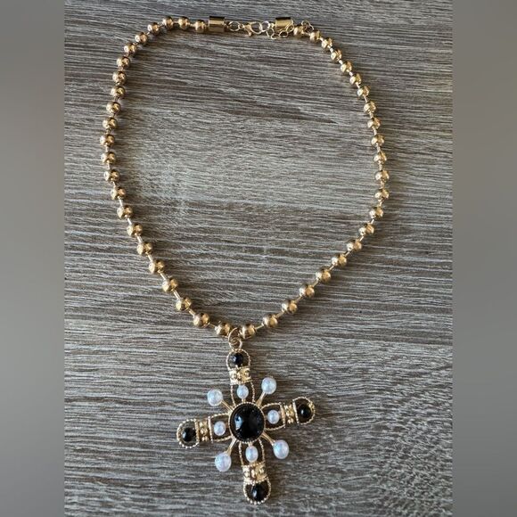 Vintage style Black Cross Necklace A1486 - Picture 4 of 6